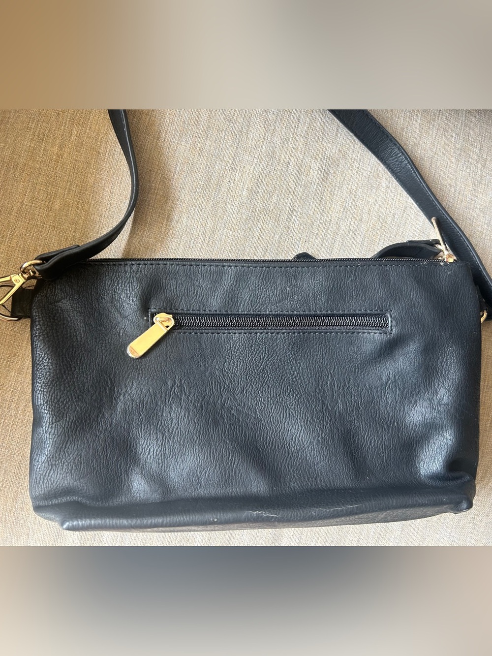 Classic Black Leather Crossbody Bag - Unbranded